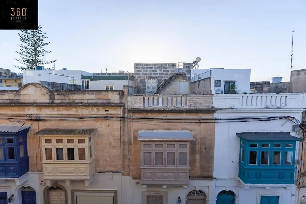 Beautiful, Typical Maltese 4Br Home With Roof Top By 360 Estates 슬리에마 몰타