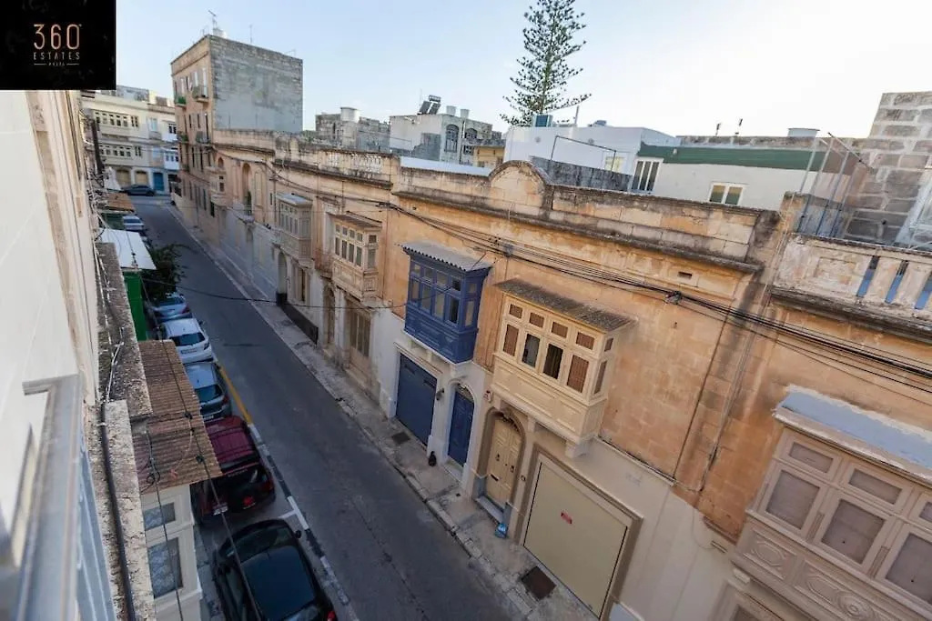 Beautiful, Typical Maltese 4Br Home With Roof Top By 360 Estates 슬리에마 0*,