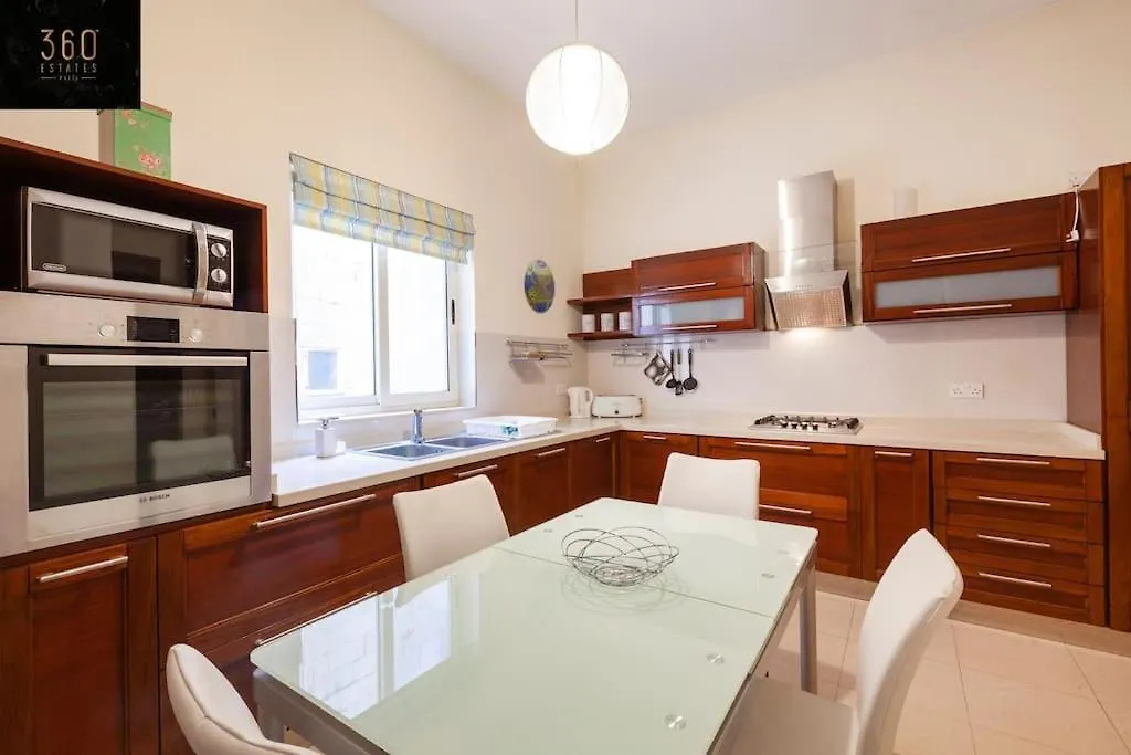 Beautiful, Typical Maltese 4Br Home With Roof Top By 360 Estates Sliema
