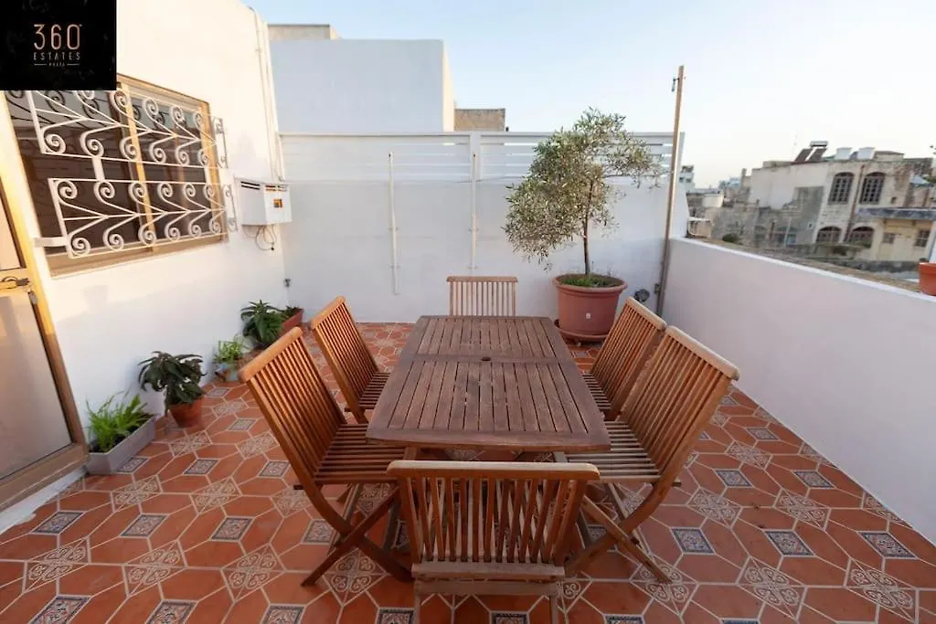 Beautiful, Typical Maltese 4Br Home With Roof Top By 360 Estates Sliema
