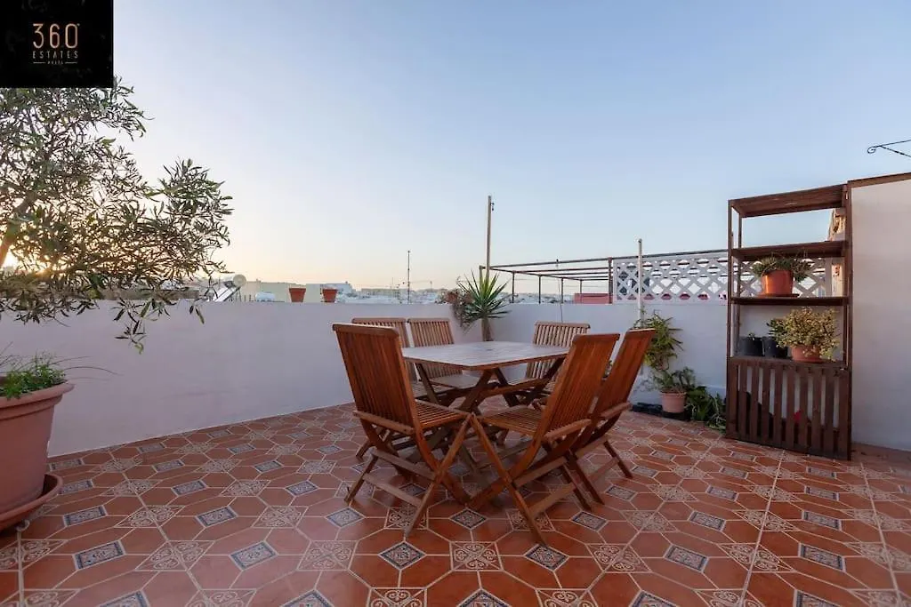 Apartment Beautiful, Typical Maltese 4Br Home With Roof Top By 360 Estates Sliema