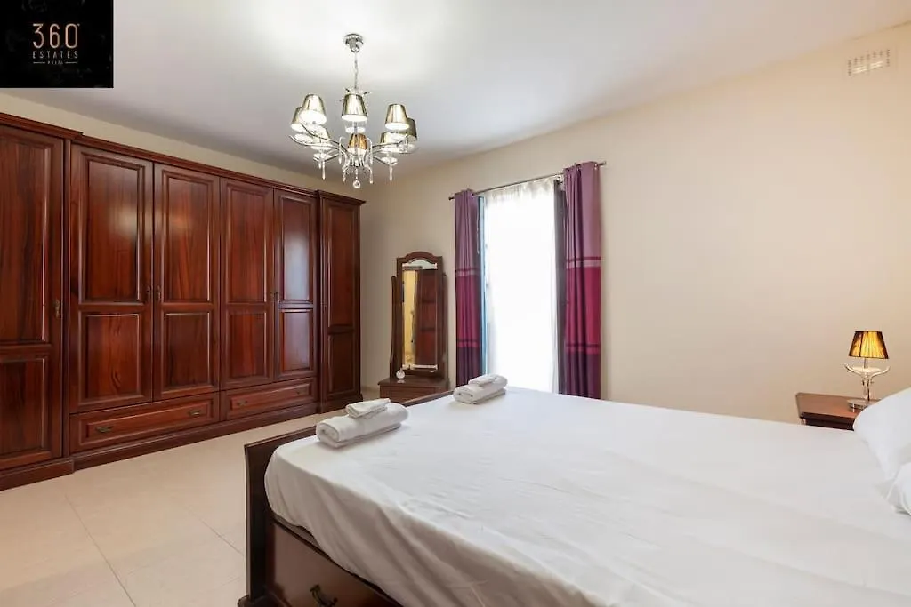 Beautiful, Typical Maltese 4Br Home With Roof Top By 360 Estates Sliema Apartment