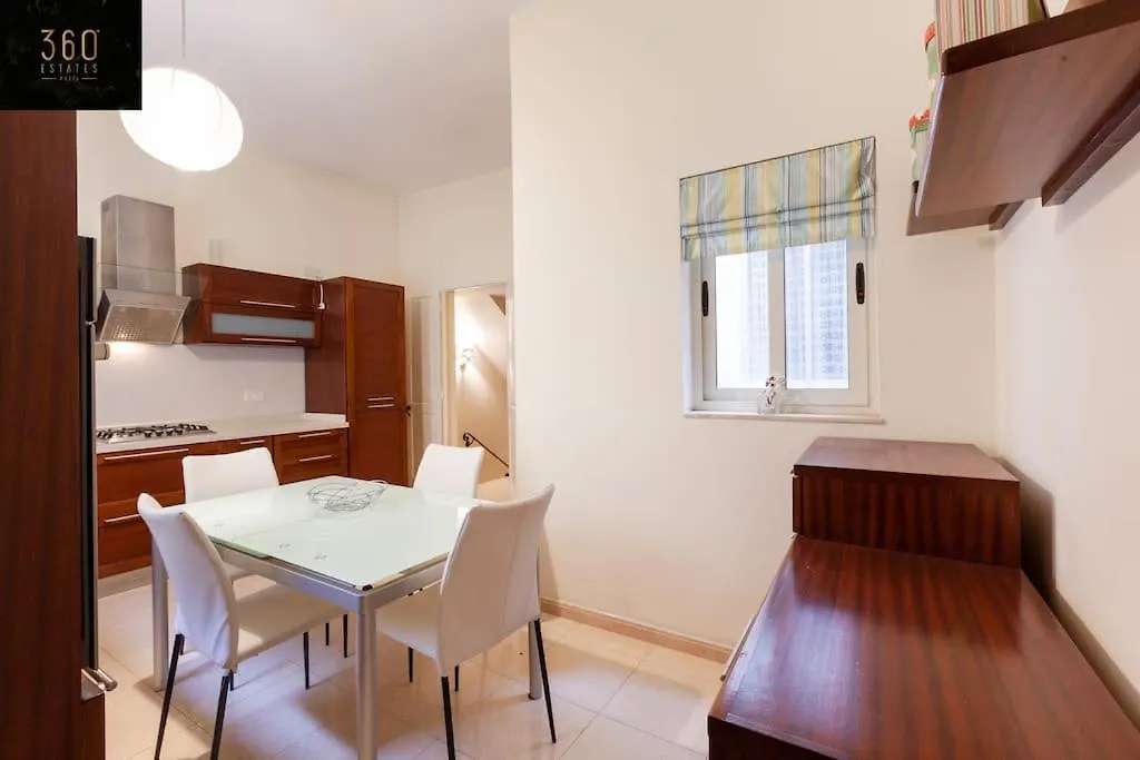 Apartment Beautiful, Typical Maltese 4Br Home With Roof Top By 360 Estates Sliema