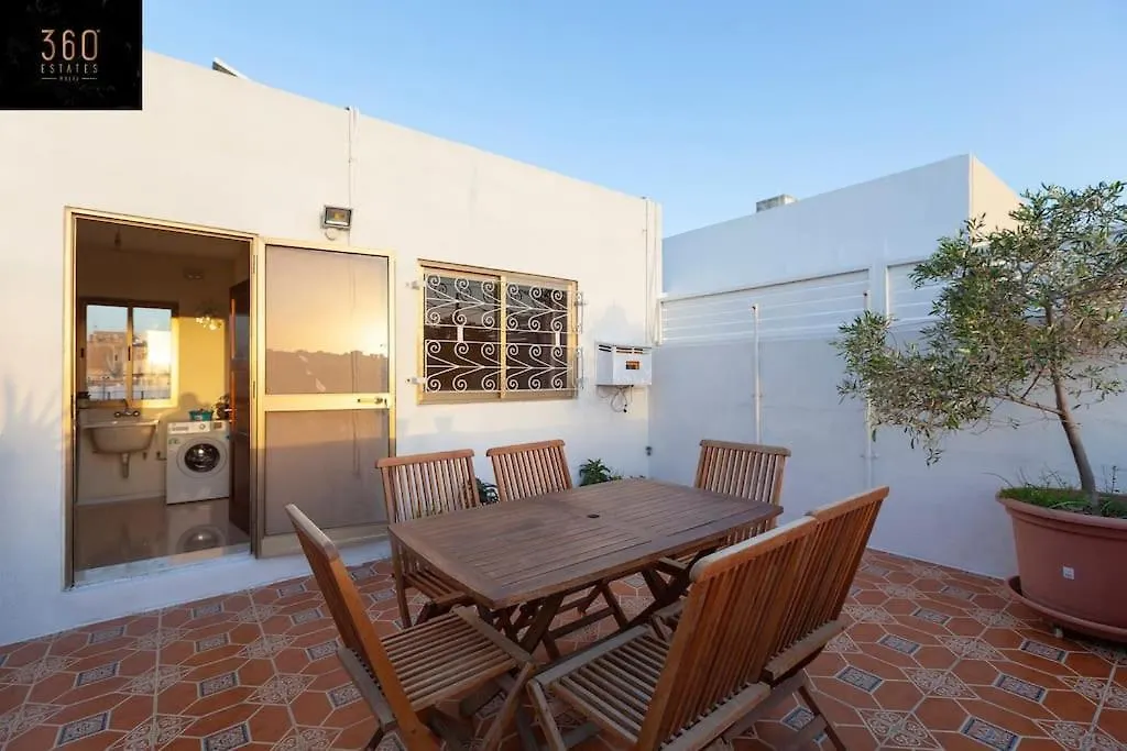 Beautiful, Typical Maltese 4Br Home With Roof Top By 360 Estates Sliema